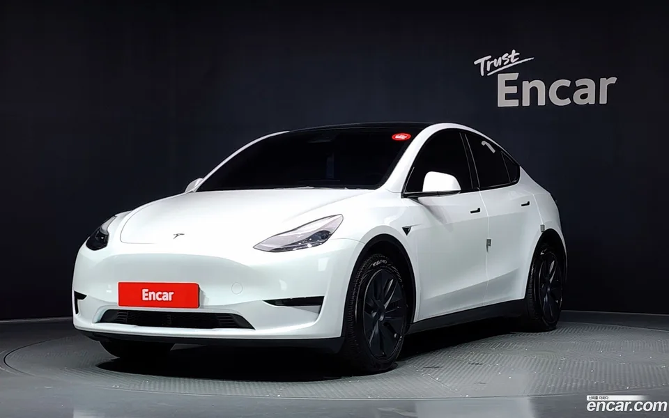 Tesla Model Y RWD 2024 — photo 1, buy with delivery to Moscow