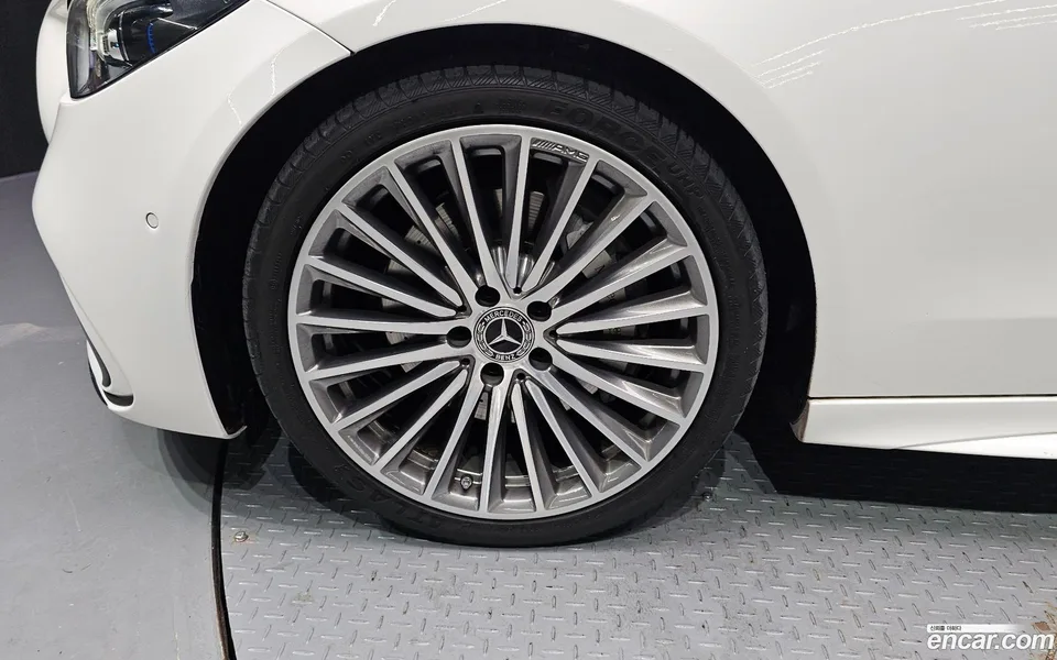 Mercedes-Benz C-Class C300 4MATIC AMG Line 2023 — thumbnail 5