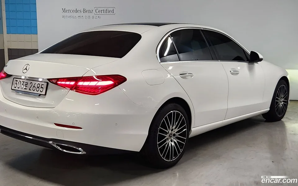 Mercedes-Benz C-Class C200 2025 — thumbnail 2