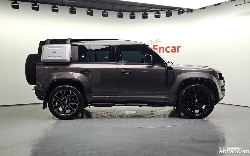 Land Rover Defender 110 P635 2025 — thumbnail 5