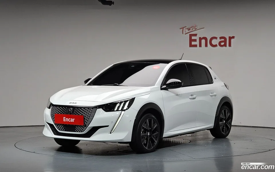 Peugeot e-208 GT 2023 — photo 1, buy with delivery to Moscow