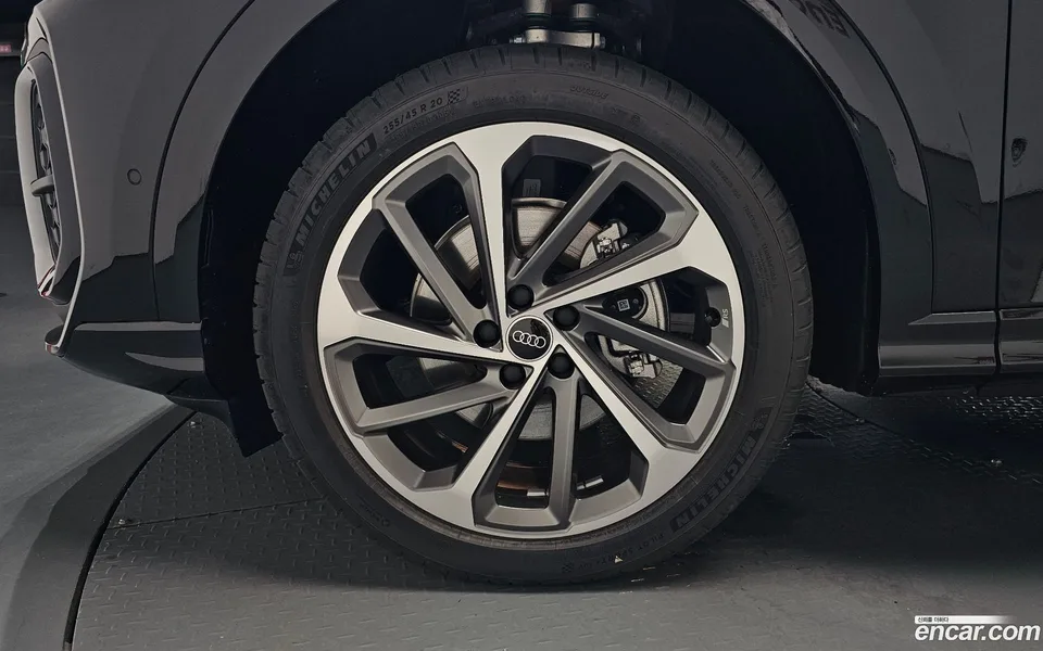 Audi Q5 (80A) 40 TFSI S Line 2025 — thumbnail 2