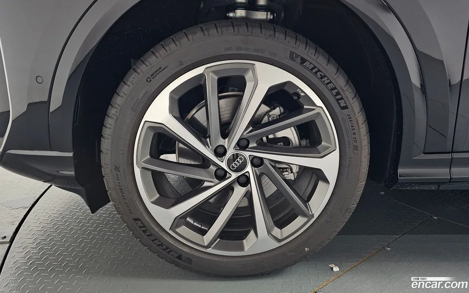 Audi Q5 (80A) 40 TFSI S Line 2025 — thumbnail 2