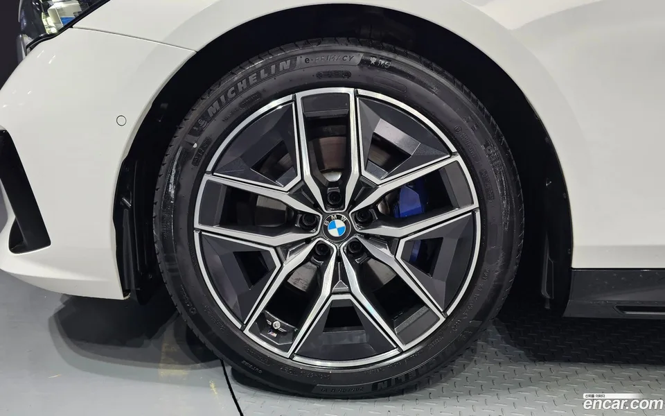BMW 5 Series 520i M 2024 — миниатюра 2