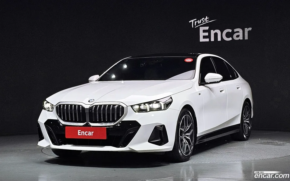 BMW 5 Series 520i M 2024 — фото 1, купить с доставкой в Москву