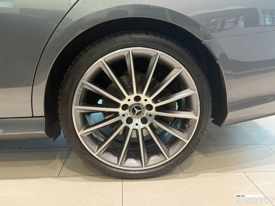 Mercedes-Benz E-Class E350 4MATIC AMG Line 2022 — thumbnail 2