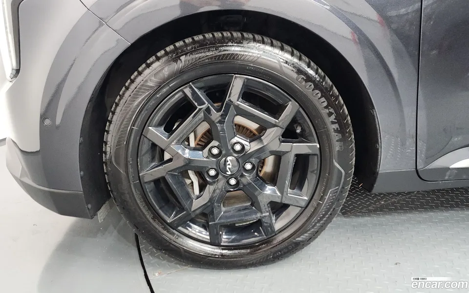 Kia Carnival 9 2023 — thumbnail 5