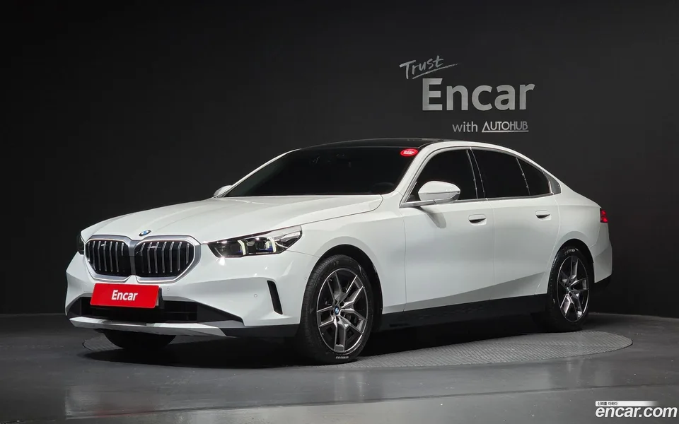 BMW 5 Series 530i xDrive 2023 — photo 1, buy with delivery to Moscow