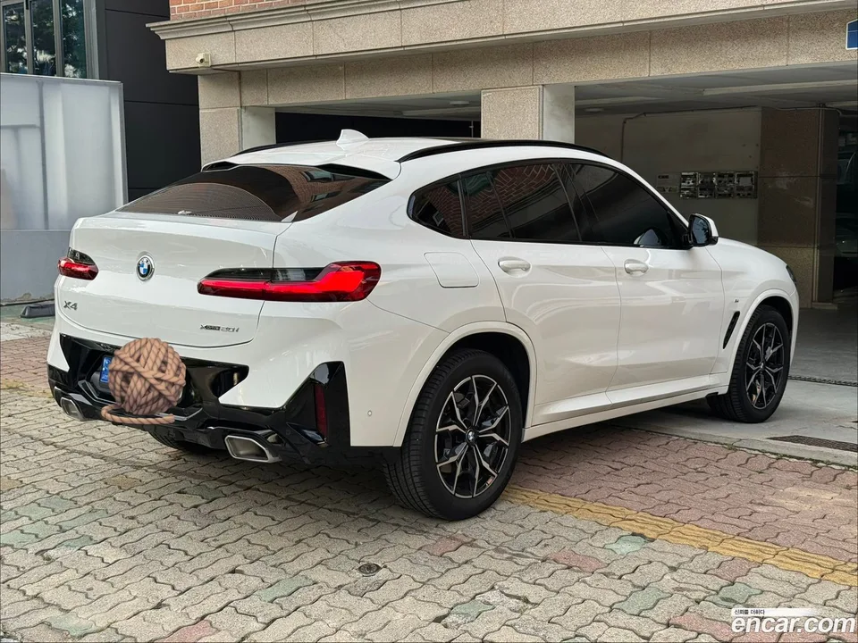 BMW X4 xDrive20i M 2023 — миниатюра 3