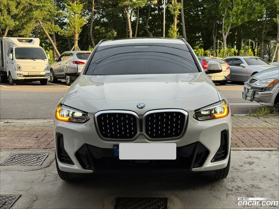 BMW X4 xDrive20i M 2023 — фото 1, купить с доставкой в Москву