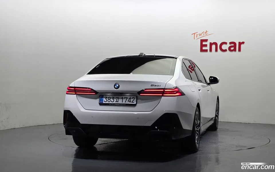 BMW 5 Series 520i M 2025 — thumbnail 4
