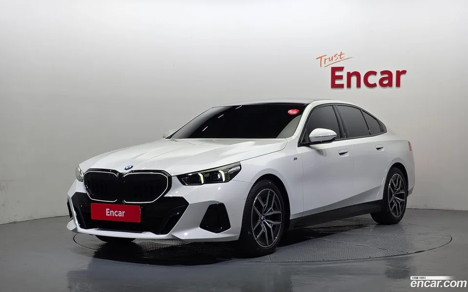 BMW 5 Series 520i M 2025 — photo 1, buy with delivery to Moscow