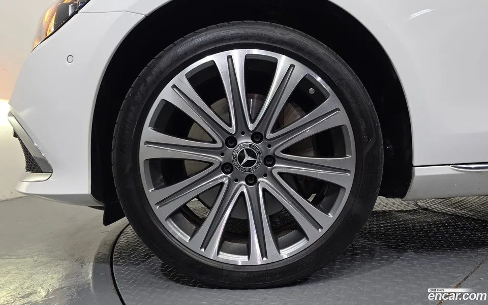 Mercedes-Benz E-Class E350 4MATIC 2023 — thumbnail 2