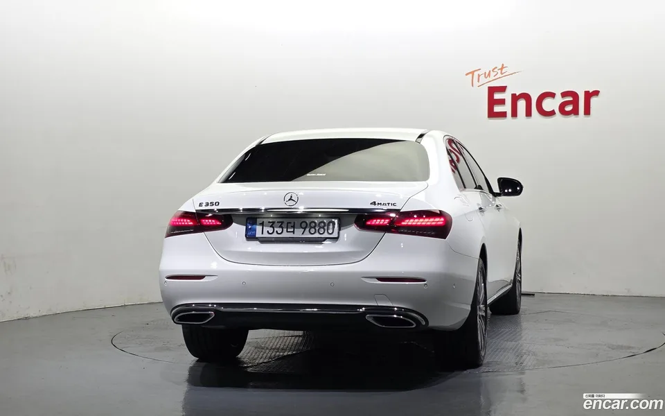 Mercedes-Benz E-Class E350 4MATIC 2023 — thumbnail 4