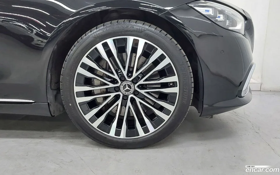 Mercedes-Benz S-Class S580L 4MATIC 2023 — thumbnail 5