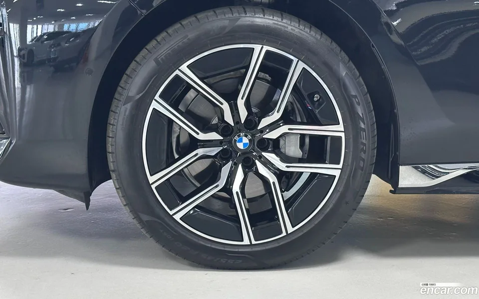 BMW 7 Series 740d xDrive M 2025 — thumbnail 5