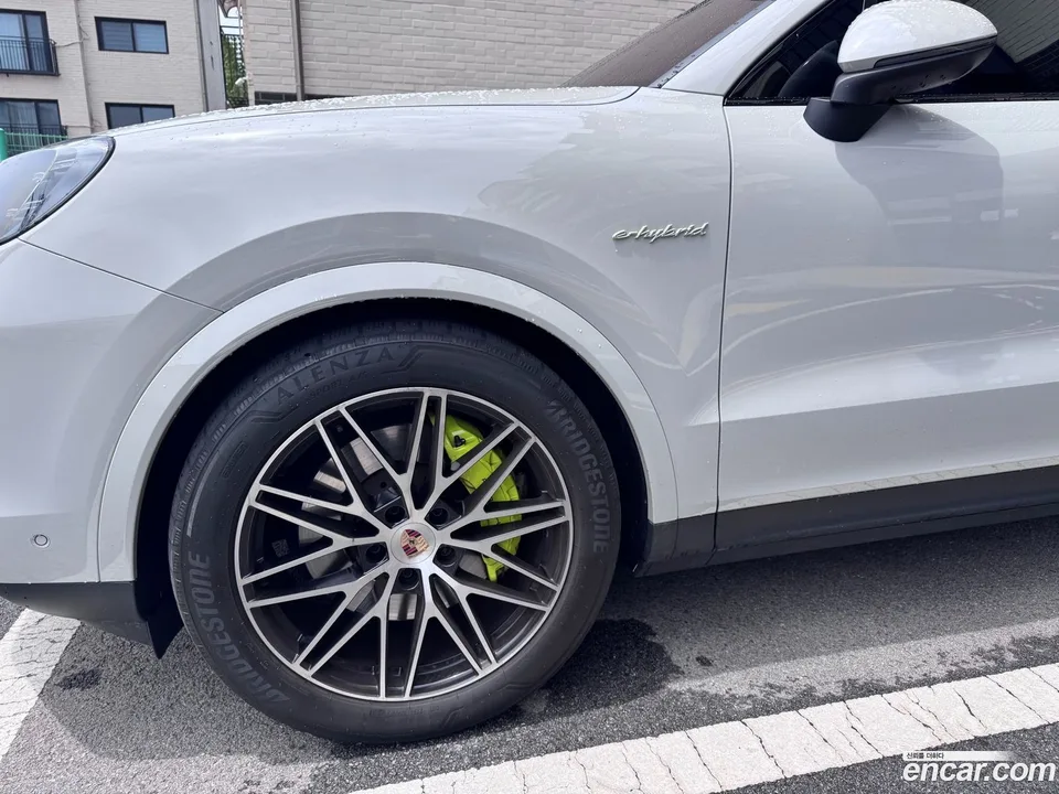Porsche Cayenne 3.0 E- 2025 — thumbnail 2