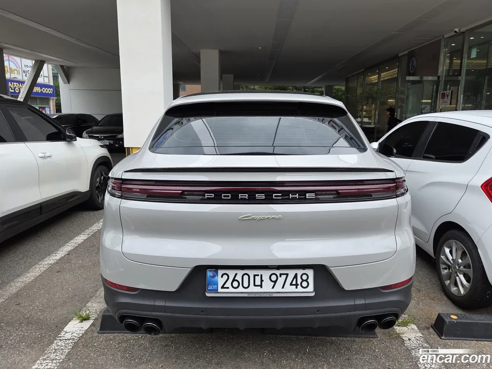 Porsche Cayenne 3.0 E- 2025 — thumbnail 4