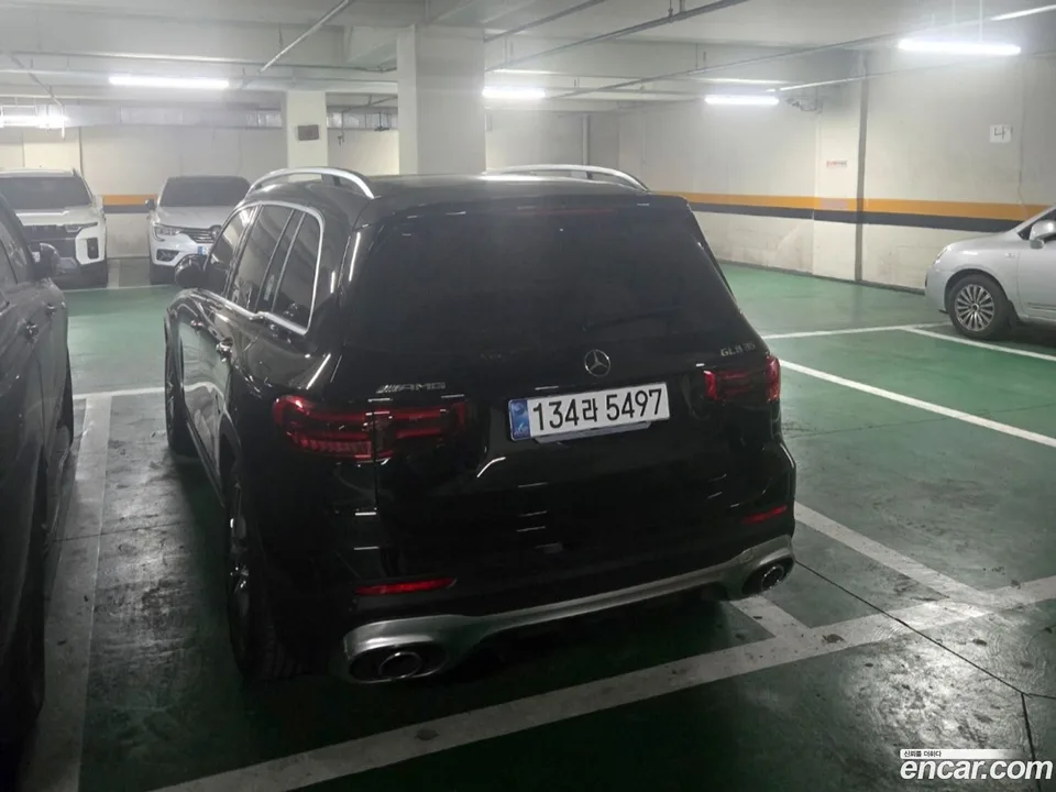 Mercedes-Benz GLB-Class AMG GLB35 4MATIC 2025 — thumbnail 2