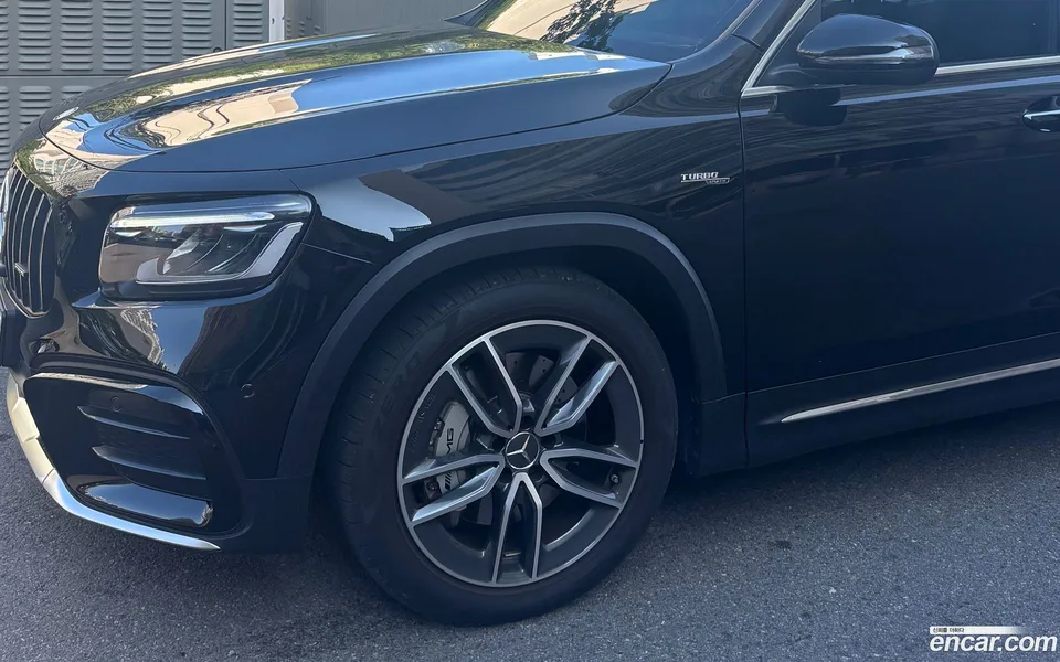 Mercedes-Benz GLB-Class AMG GLB35 4MATIC 2025 — thumbnail 5
