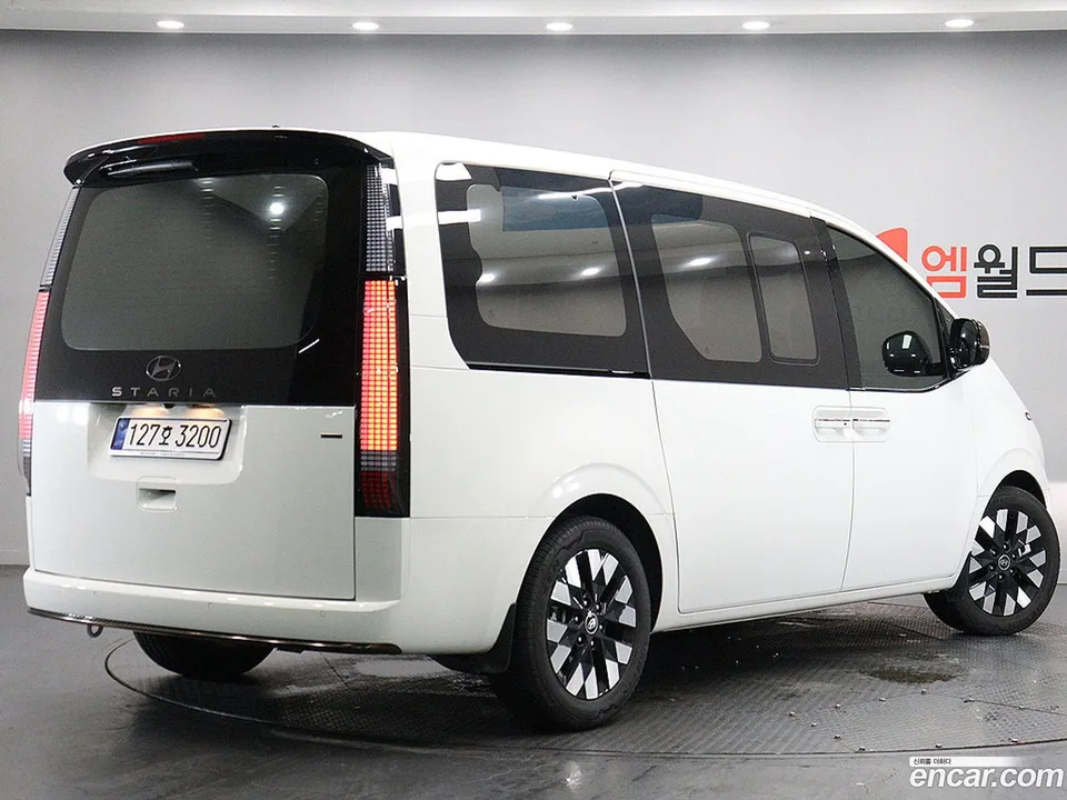 Hyundai Staria 4WD 9 2025 — thumbnail 3