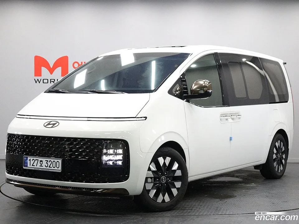Hyundai Staria 4WD 9 2025 — photo 1, buy with delivery to Moscow