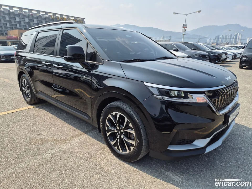 Kia Carnival 11 2022 — thumbnail 3