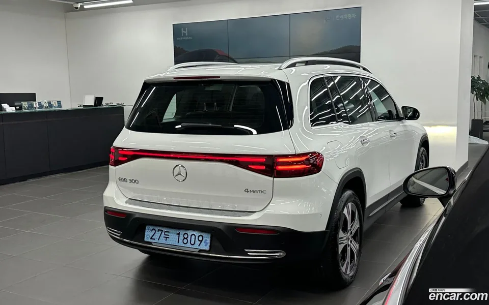 Mercedes-Benz EQB EQB300 4MATIC 2025 — thumbnail 4