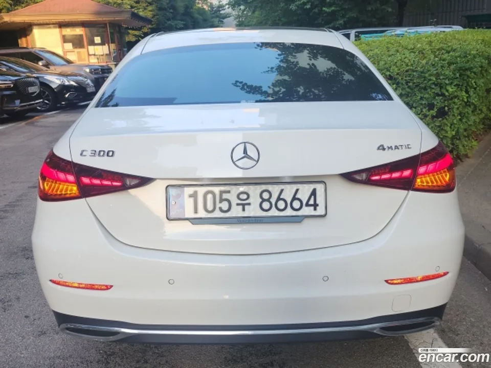 Mercedes-Benz C-Class C300 4MATIC 2023 — thumbnail 4