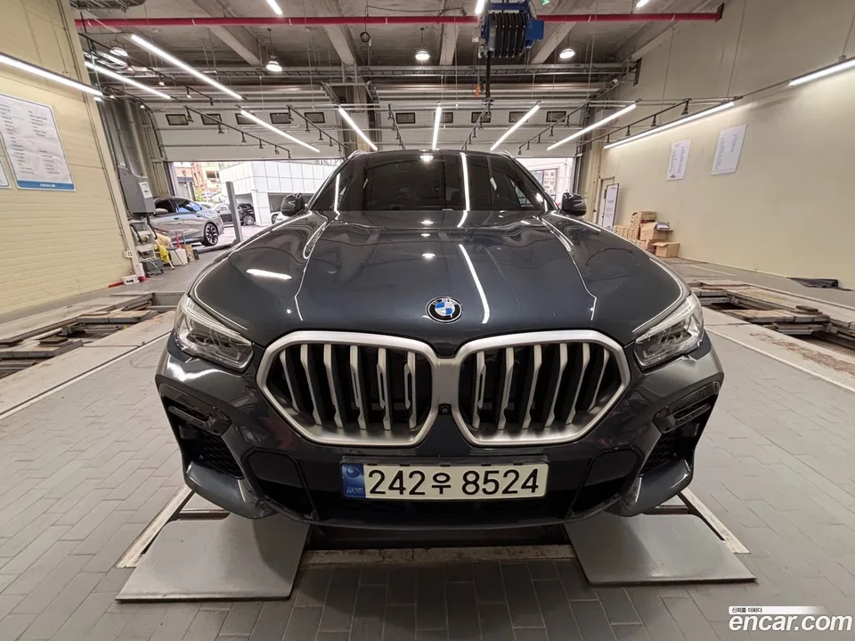 BMW X6 xDrive40i M 2022 — photo 1, buy with delivery to Moscow