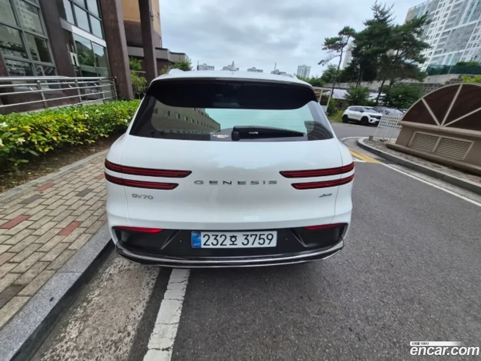 Genesis GV70 2.5T AWD 2025 — thumbnail 4