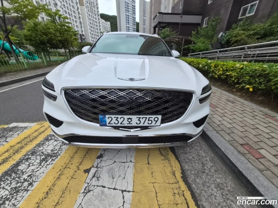 Genesis GV70 2.5T AWD 2025 — photo 1, buy with delivery to Moscow