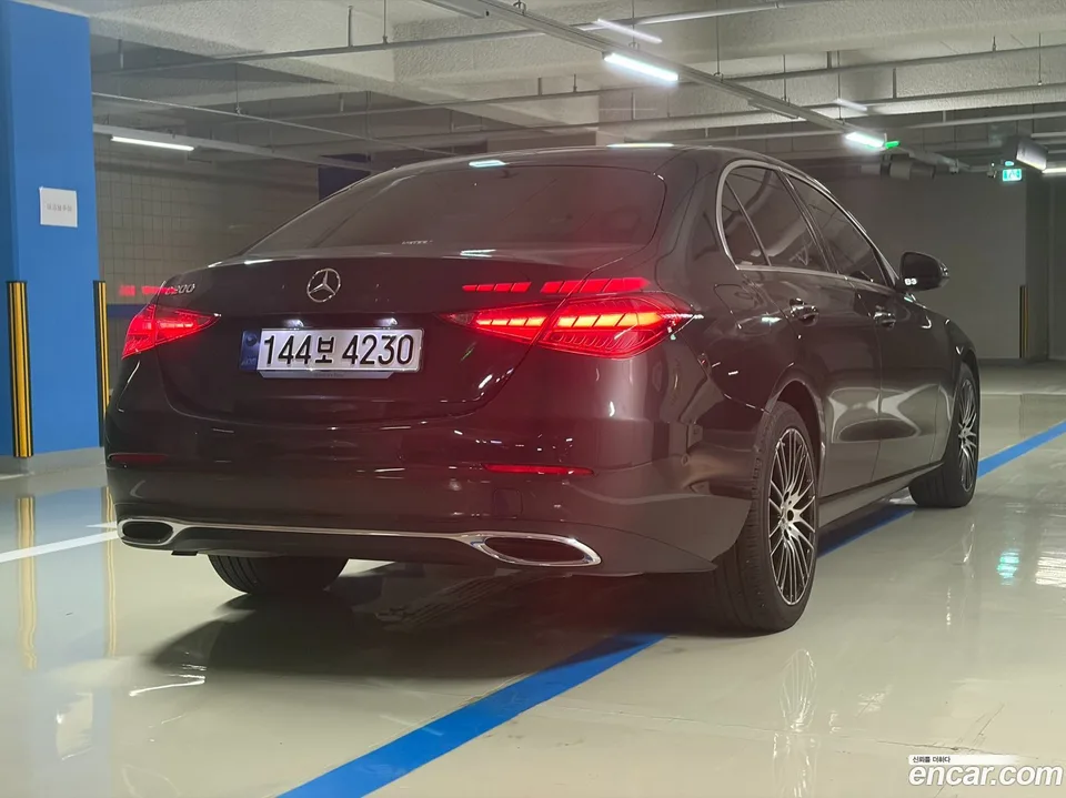 Mercedes-Benz C-Class C200 2025 — thumbnail 2