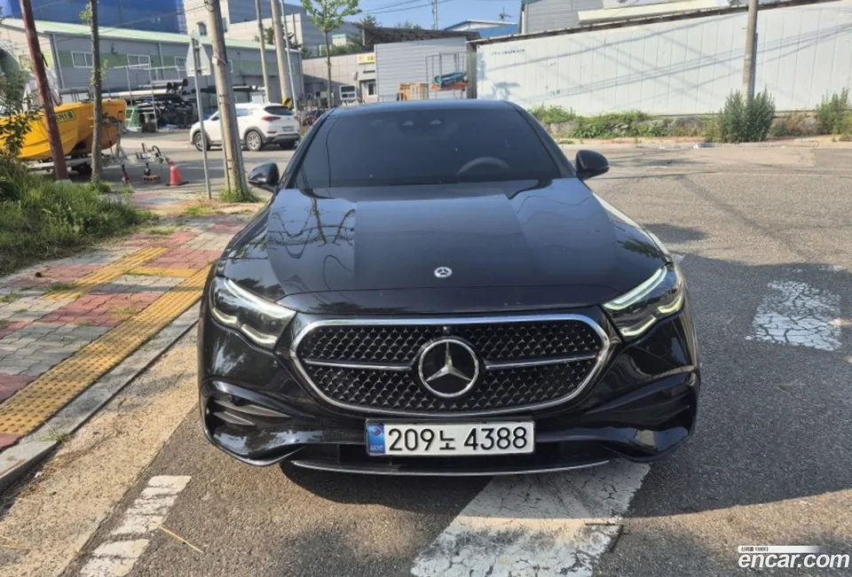 Mercedes-Benz E-Class E300 4MATIC AMG Line 2025 — photo 1, buy with delivery to Moscow