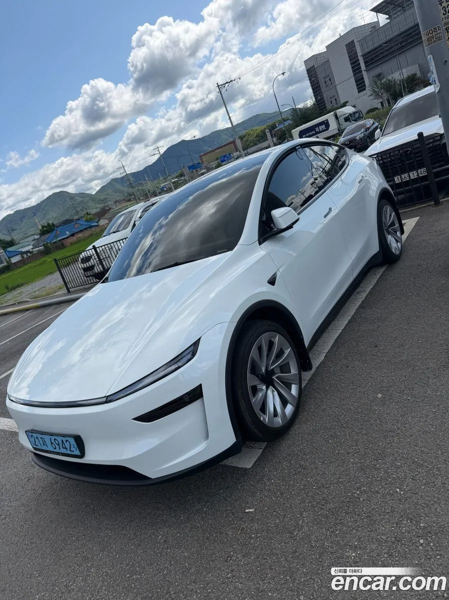 Tesla Model Y AWD 2025 — thumbnail 3