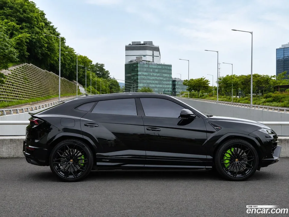 Lamborghini Urus 4.0 V8 SE 2025 — thumbnail 4