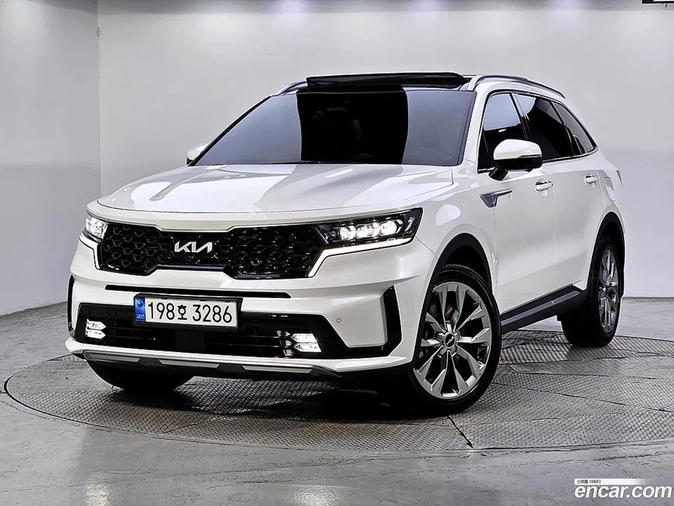 Kia Sorento 2.5T 2WD 2023 — photo 1, buy with delivery to Moscow