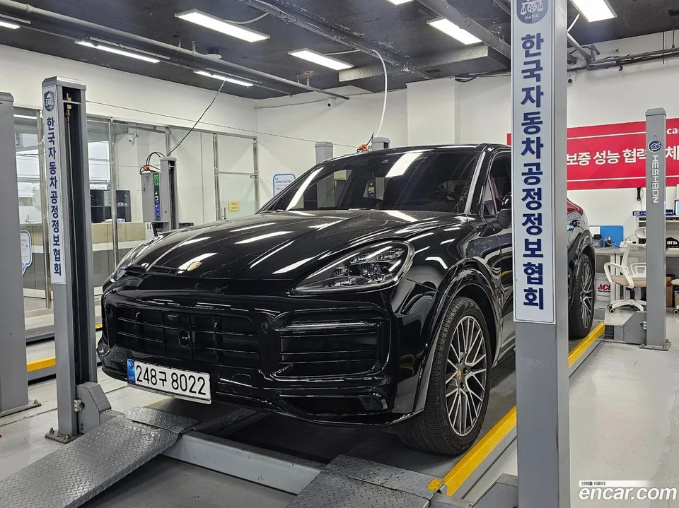 Porsche Cayenne 3.0 2022 — photo 1, buy with delivery to Moscow