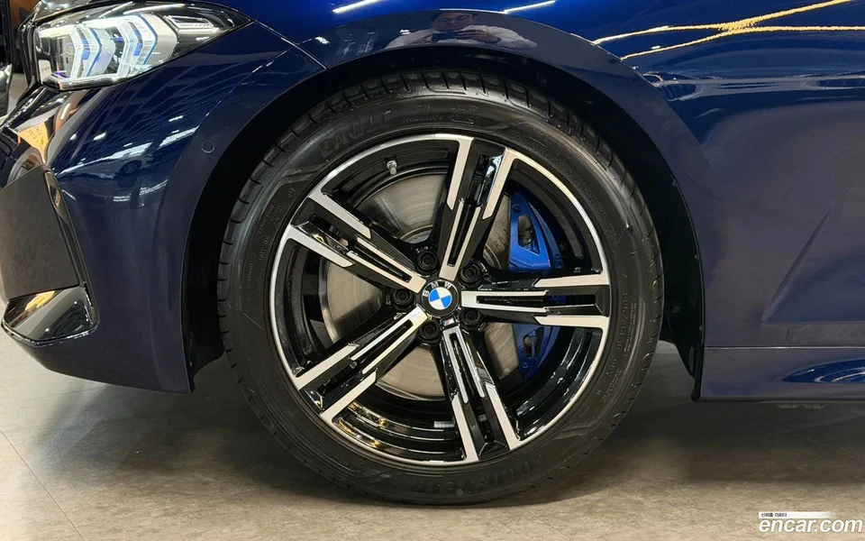 BMW 3 Series 320i M 2025 — thumbnail 5