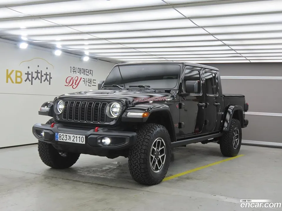 Jeep Gladiator 3.6 2025 — photo 1, buy with delivery to Moscow