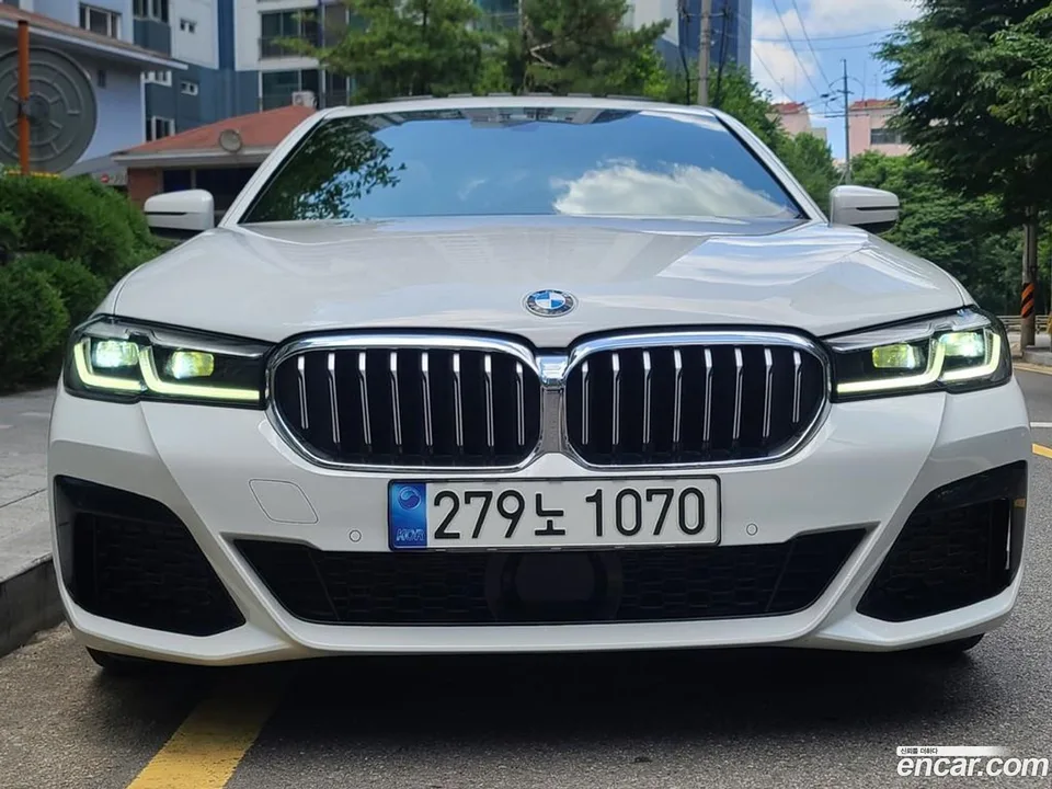 BMW 5 Series 520i M 2022 — thumbnail 3