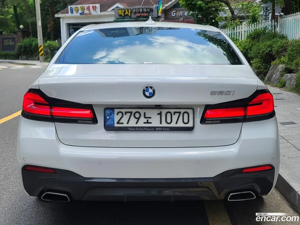 BMW 5 Series 520i M 2022 — thumbnail 4