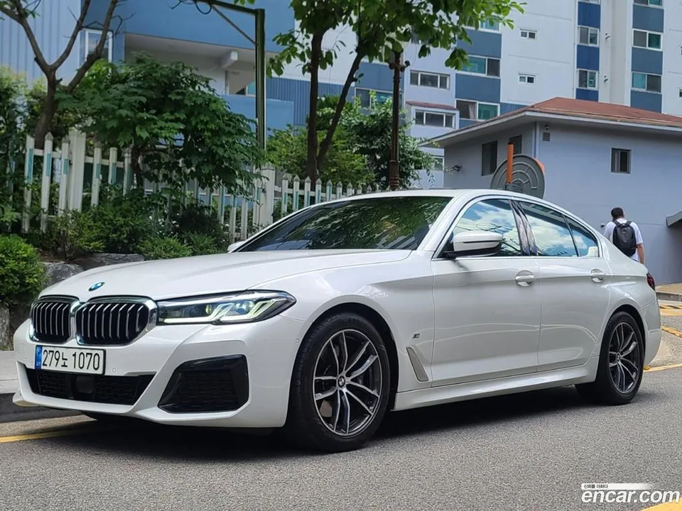 BMW 5 Series 520i M 2022 — photo 1, buy with delivery to Moscow