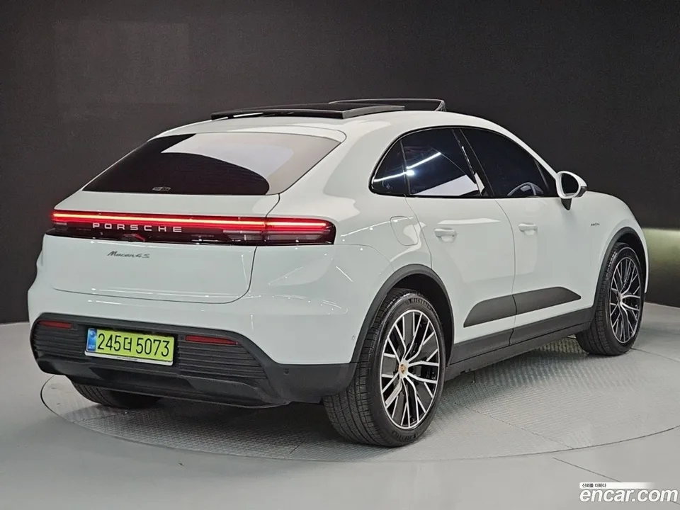 Porsche Macan Electric 4S 2025 — thumbnail 4