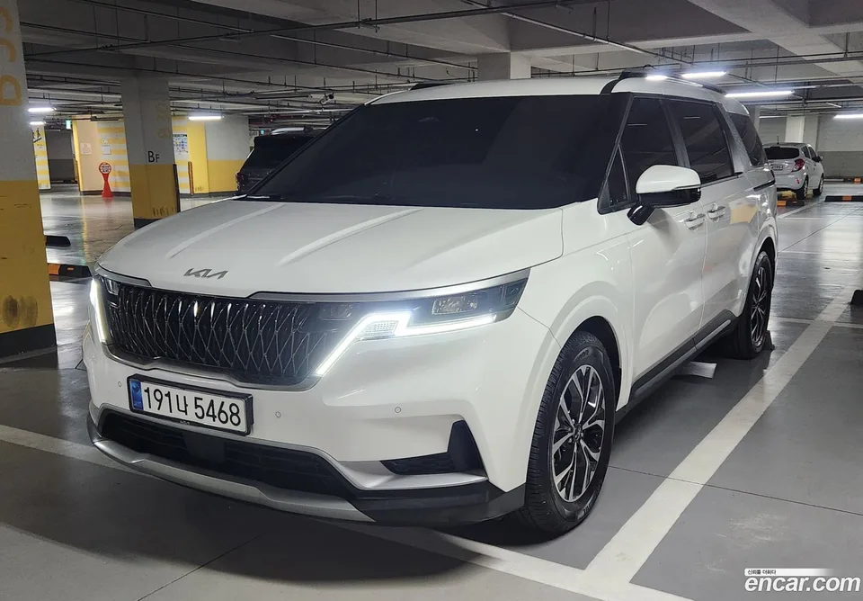 Kia Carnival 9 2023 — thumbnail 3