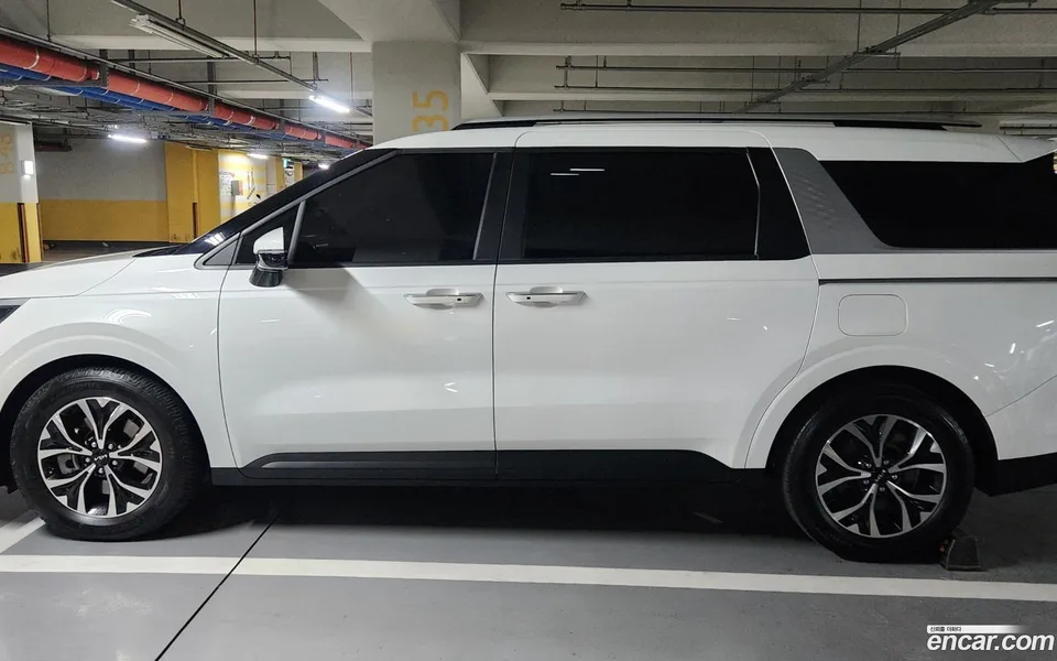 Kia Carnival 9 2023 — thumbnail 4