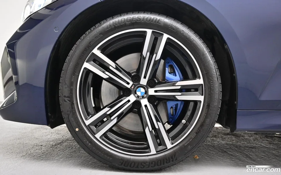 BMW 3 Series 320i M 2025 — thumbnail 5