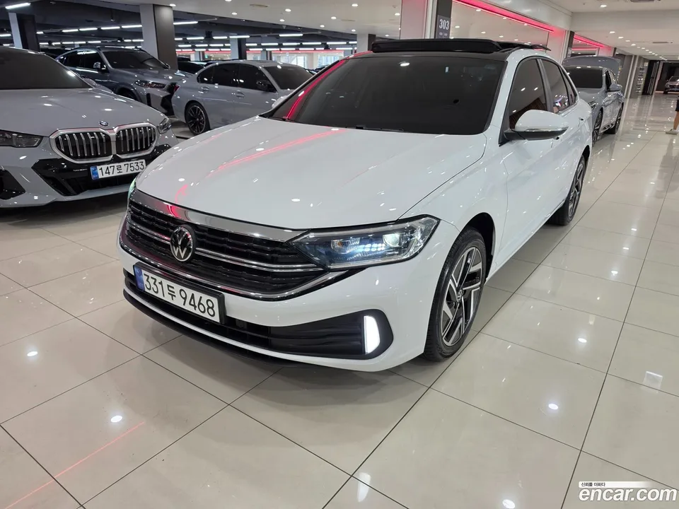 Volkswagen Jetta 1.5 TSI 2022 — photo 1, buy with delivery to Moscow