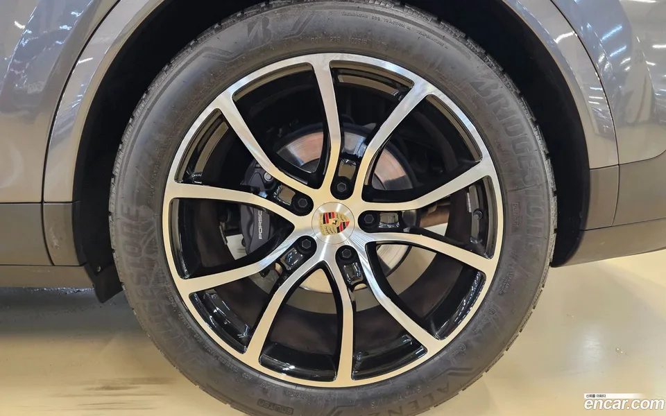 Porsche Cayenne 3.0 2023 — thumbnail 2