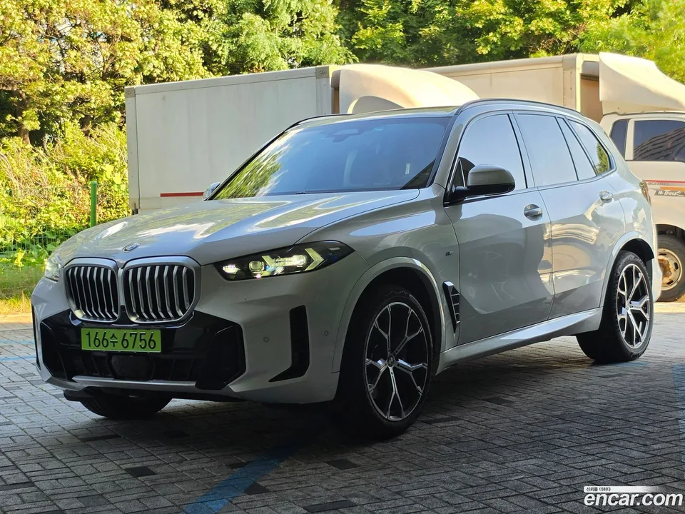 BMW X5 xDrive 40i M 2025 — photo 1, buy with delivery to Moscow